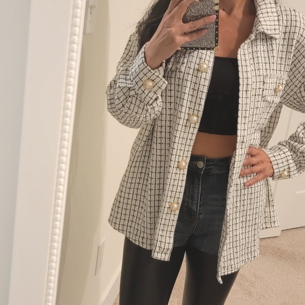 Oversized Flannel with beautiful pearl and gold buttons. I ship same day